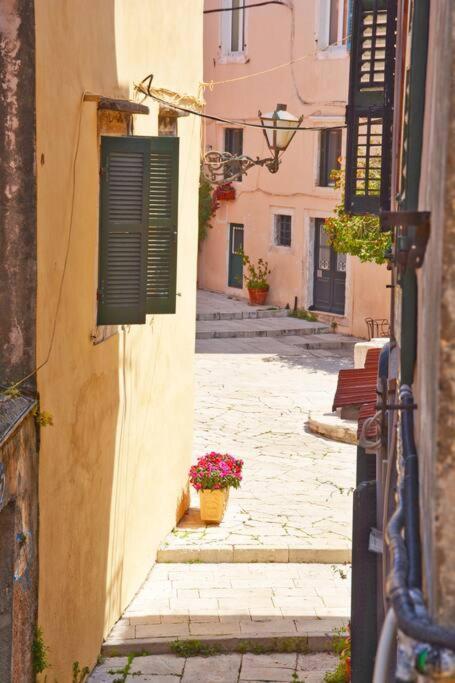 Venetian Well Gallery Apartment In Corfu Old Town Eksteriør billede