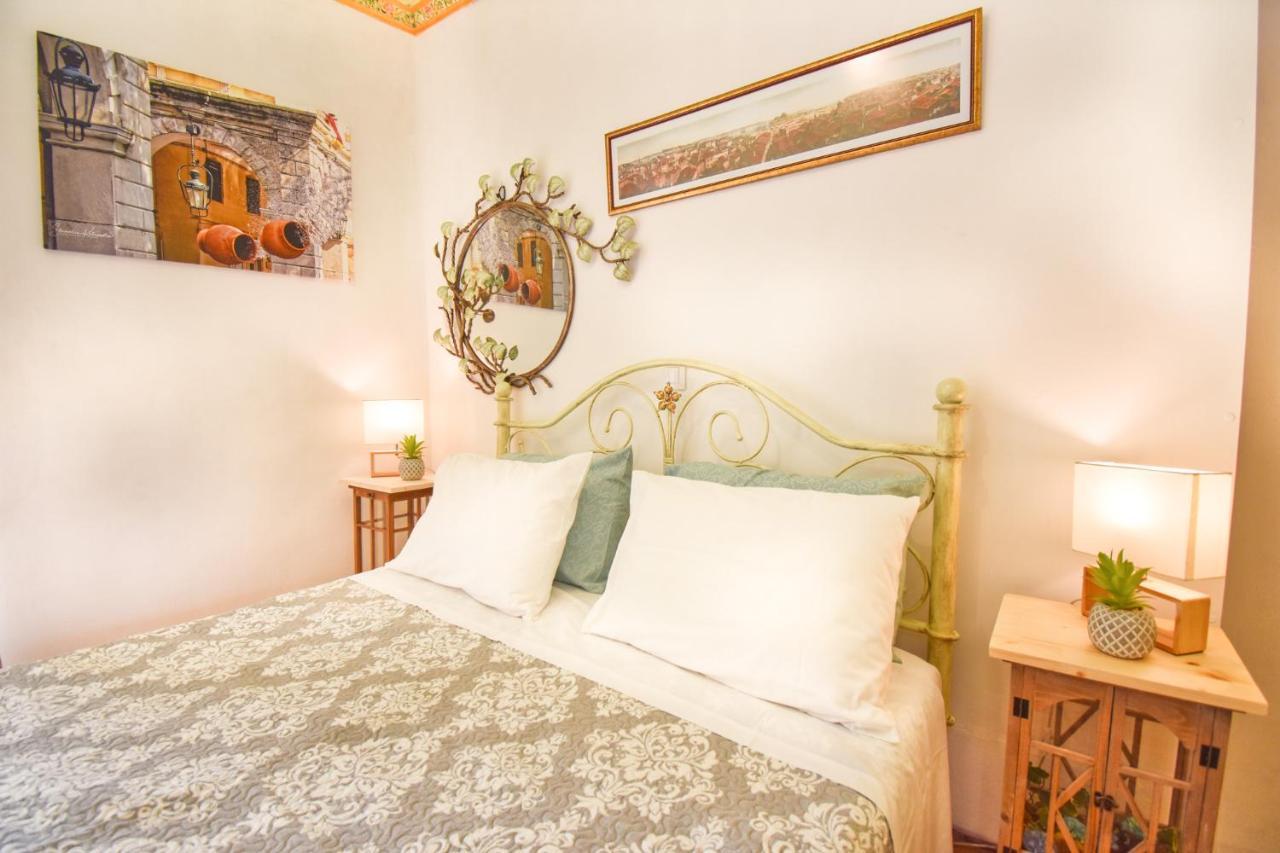 Venetian Well Gallery Apartment In Corfu Old Town Eksteriør billede